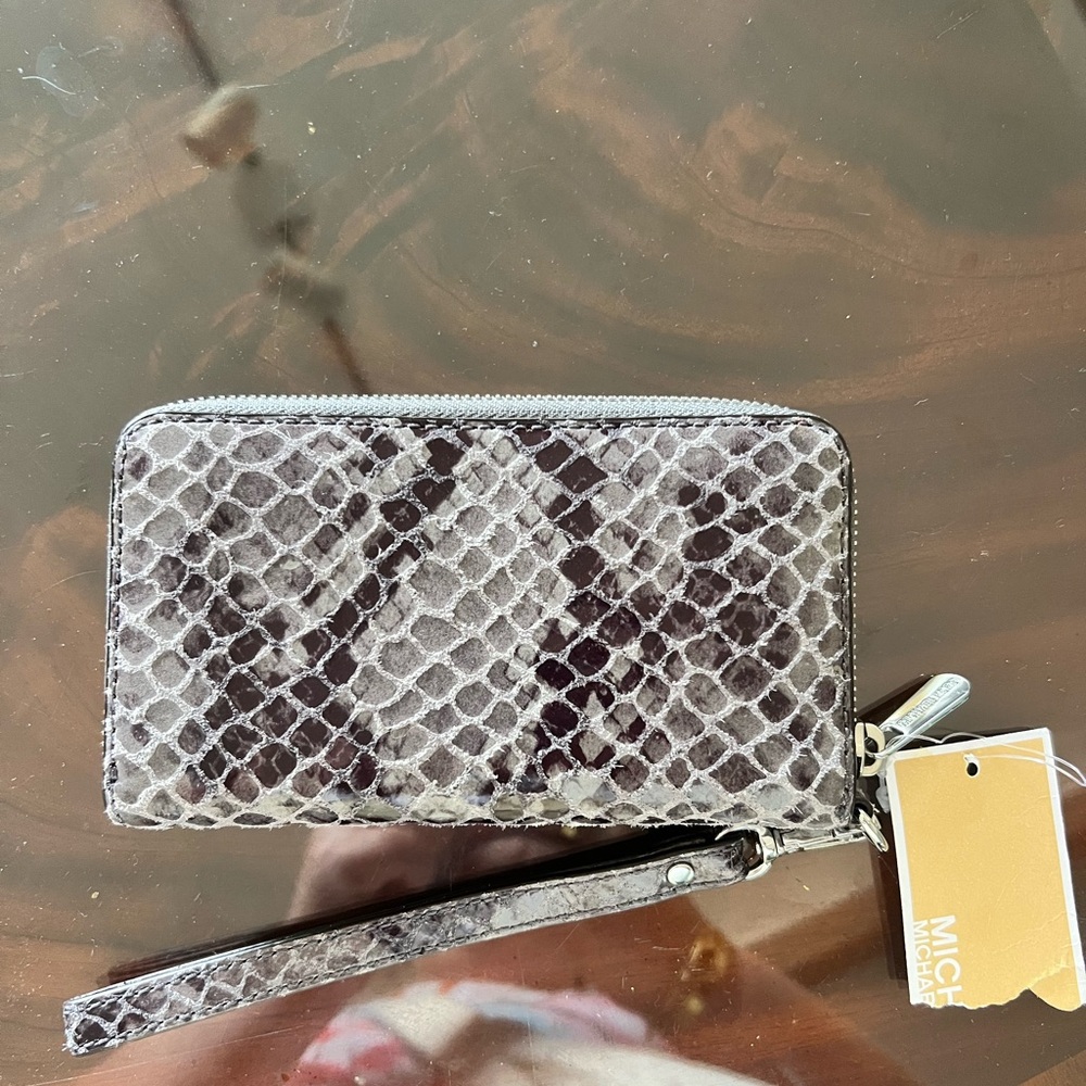 Michael Kors Wallet - Picture 3 of 3